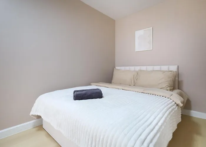 Cozy 2br For 4 Persons, Impact,wi-fi & Washer, Dmk アパート