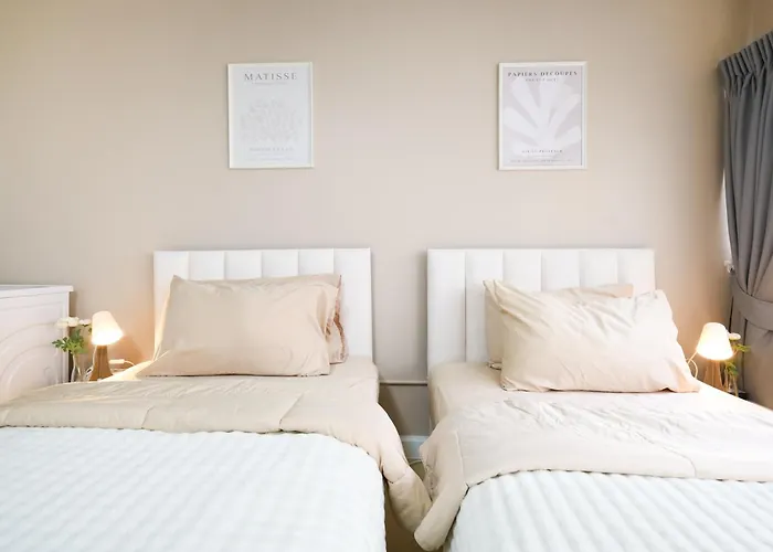 Cozy 2br For 4 Persons, Impact,wi-fi & Washer, Dmk アパート *
